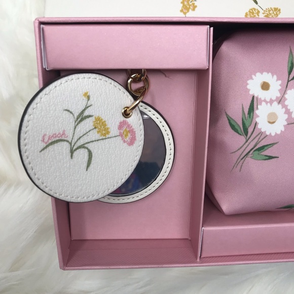 LAST ONE❣️COACH Pink Cosmetic Bag Travel Boxed Set - Picture 4 of 8